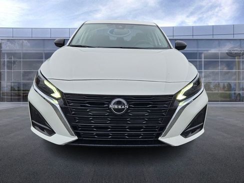 Used 2024 Nissan Altima 2.5 S image 3