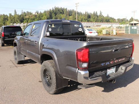 Used 2021 Toyota Tacoma SR5 AWD/4WD image 7