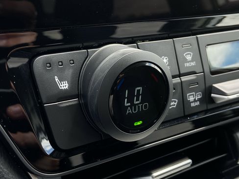 Used 2025 Toyota Grand Highlander AWD image 26