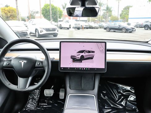 Used 2023 Tesla Model Y Performance AWD/4WD image 17
