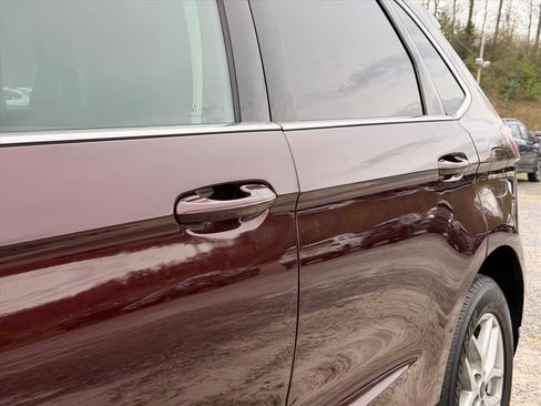 Used 2024 Ford Edge SEL image 7