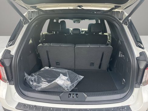 New 2026 Ford Explorer ST-Line w/ ST-Line Street Pack image 7