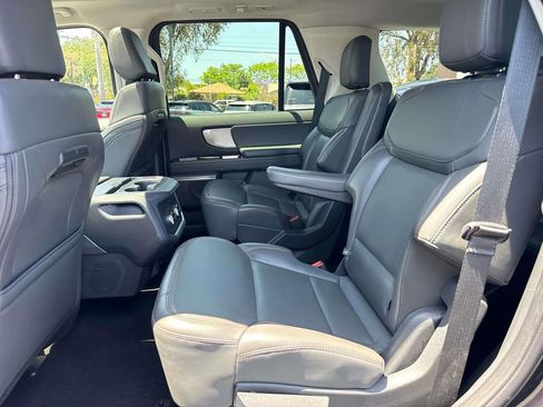 Used 2025 Ford Expedition Active RWD image 11