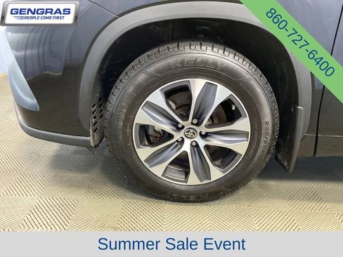 Used 2023 Toyota Highlander XLE AWD/4WD image 49