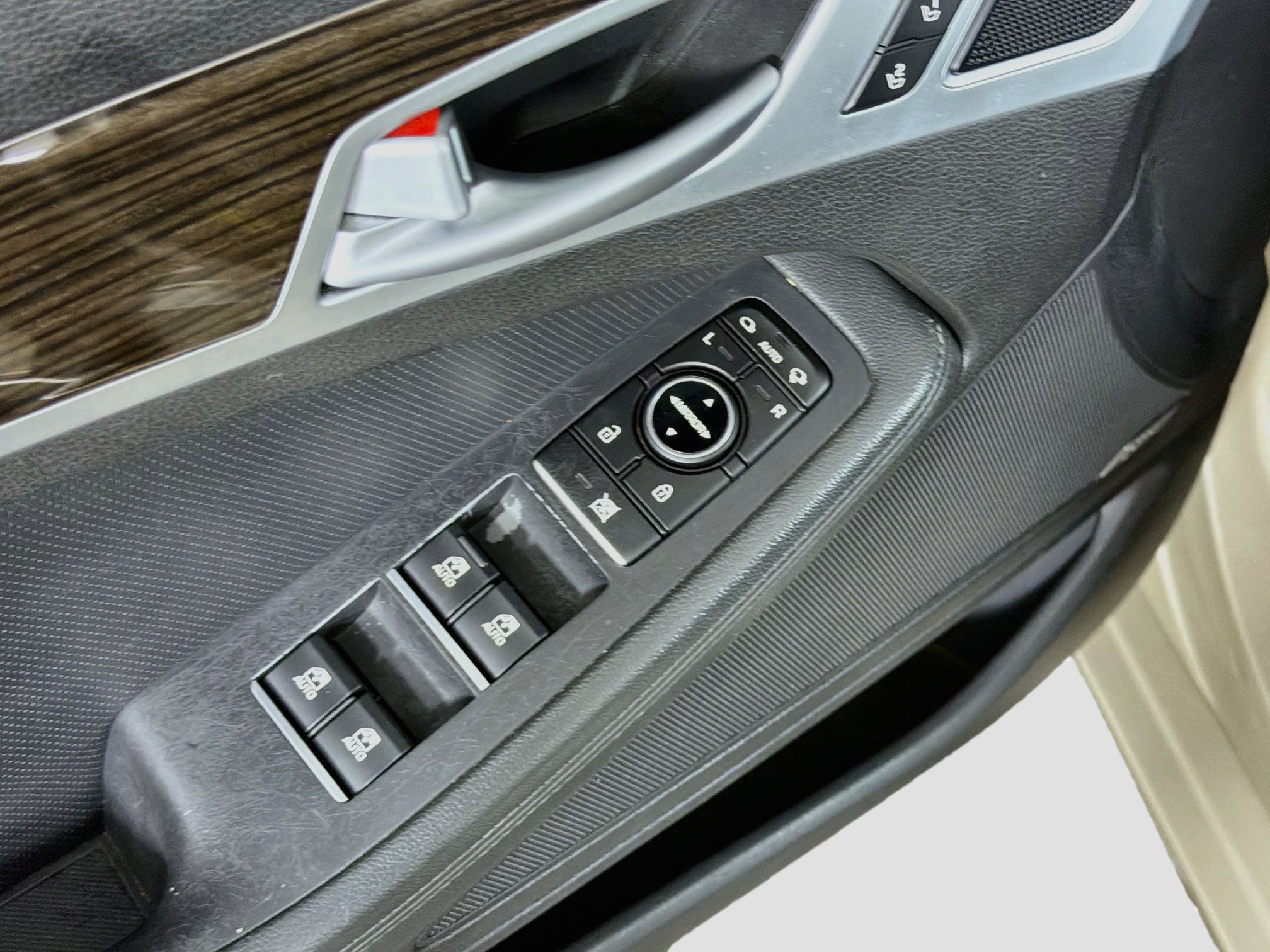 Used 2015 Hyundai Genesis 3.8 w/ Option Group 02 AWD/4WD image 15