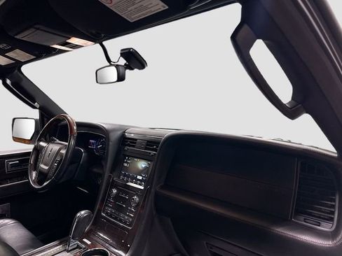 Used 2017 Lincoln Navigator L Reserve image 35