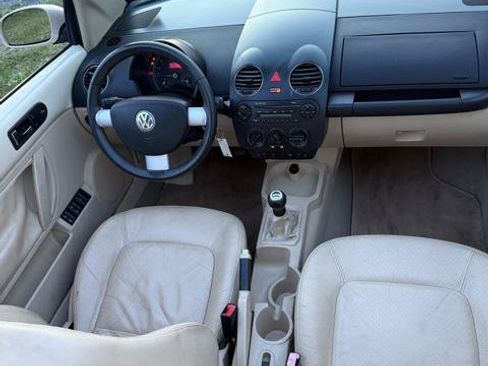 Used 2006 Volkswagen Beetle Convertible w/ Package 2 FWD image 12