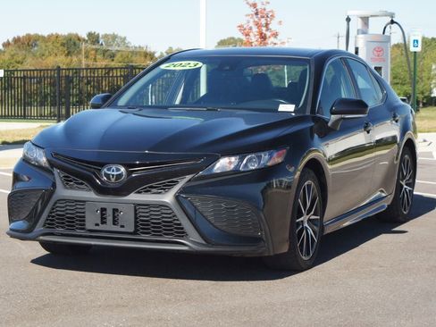Used 2023 Toyota Camry SE image 10