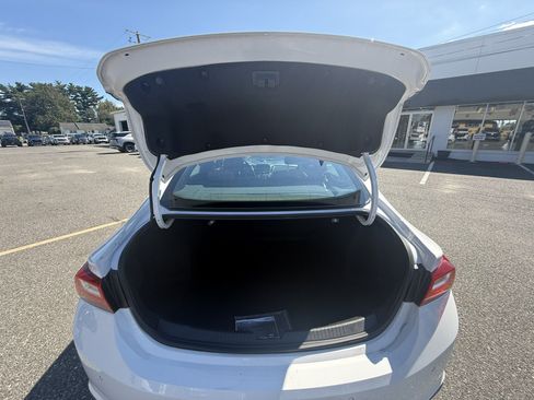 Used 2025 Chevrolet Malibu LT FWD image 9