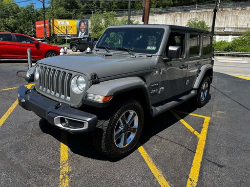 Used 2018 Jeep Wrangler Unlimited Sahara w/ Cold Weather Group AWD/4WD image 3