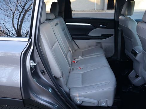 Used 2014 Toyota Highlander XLE image 23