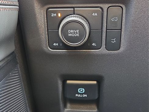 New 2025 Ford Expedition Active image 22