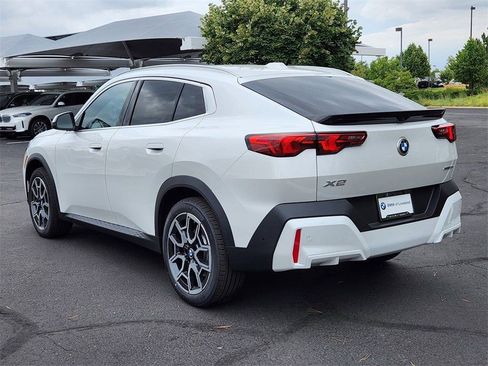 Used 2025 BMW X2 xDrive28i AWD/4WD image 3