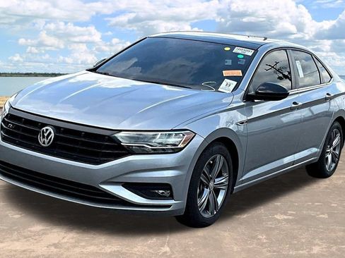 Used 2021 Volkswagen Jetta R-Line w/ R-Line Cold Weather Package FWD image 2