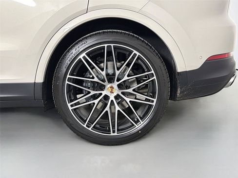 Certified 2026 Porsche Cayenne Coupe AWD/4WD image 12