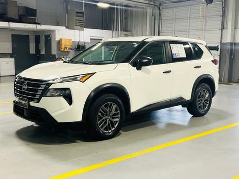 Used 2024 Nissan Rogue S FWD image 13