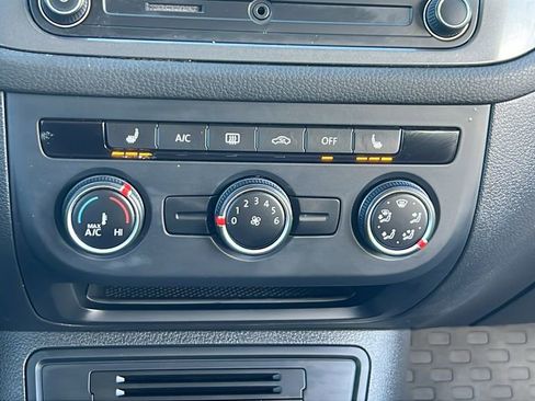 Used 2016 Volkswagen Tiguan S image 20