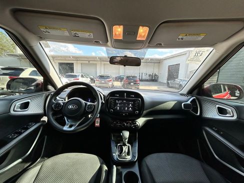 Used 2020 Kia Soul LX image 11