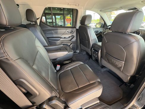 Used 2021 Chevrolet Traverse RS FWD image 30