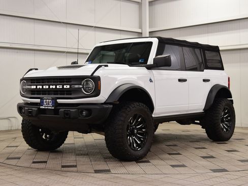 Used 2022 Ford Bronco Black Diamond w/ Sasquatch Package image 3