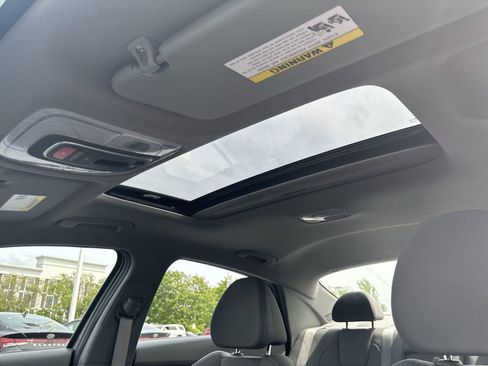 Certified 2025 Hyundai Elantra SEL FWD image 24