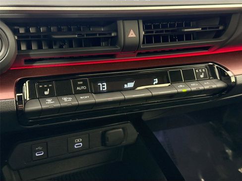 Certified 2025 Toyota Prius XSE image 27