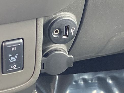 Used 2020 Nissan Frontier PRO-4X w/ Pro-4x Utility Package image 30