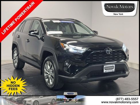 Used 2022 Toyota RAV4 XLE Premium image 1