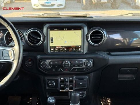 Used 2022 Jeep Wrangler Unlimited Sahara AWD/4WD image 16