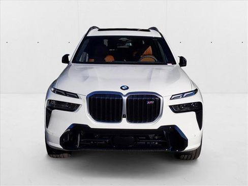New 2025 BMW X7 M60i w/ Climate Comfort Package image 6