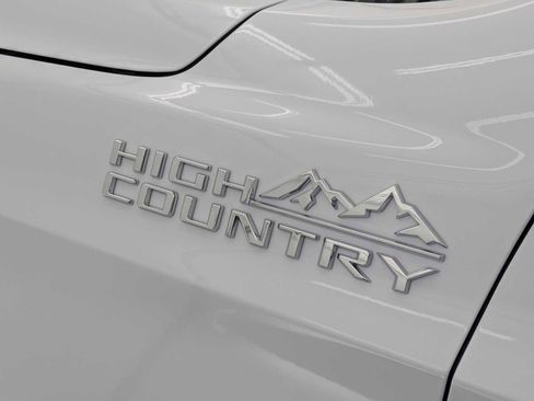 New 2026 Chevrolet Suburban High Country image 12