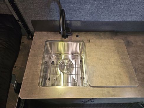 New 2025 RAM ProMaster 1500 w/ Quick Order Package 22G SLT image 3