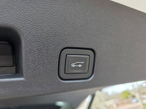 Used 2025 GMC Acadia Elevation image 37