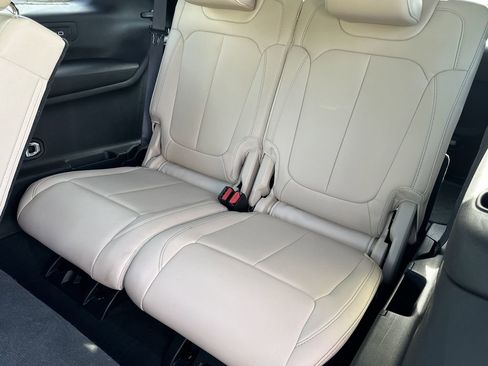 Certified 2025 Jeep Grand Cherokee L Limited AWD/4WD image 16