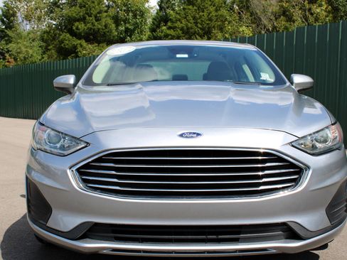 Used 2020 Ford Fusion SE image 2