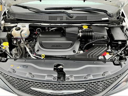 Used 2024 Chrysler Voyager LX FWD image 31