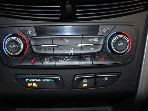 Used 2018 Ford Escape SE image 40