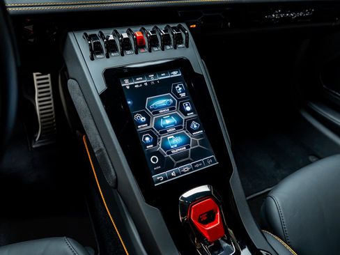 Used 2023 Lamborghini Huracan EVO RWD image 46