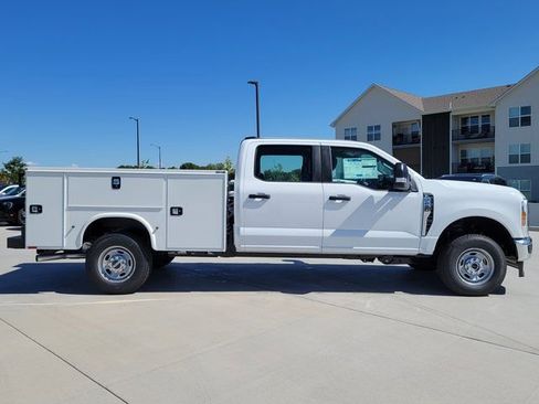 New 2026 Ford F250 XL w/ XL Chrome Package image 2