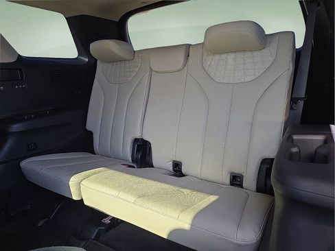 Used 2024 Hyundai Palisade Limited image 16