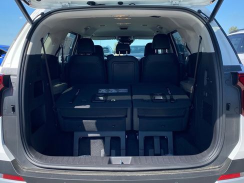 New 2026 Kia Carnival EX FWD image 24