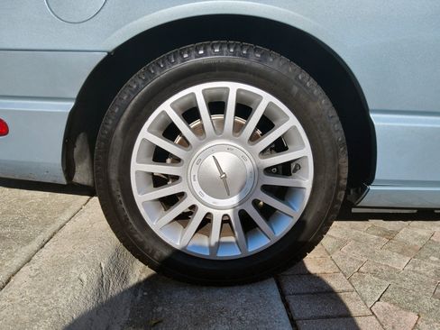 Used 2004 Ford Thunderbird image 44