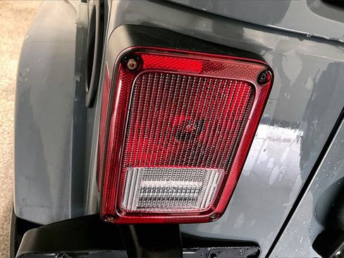 Used 2015 Jeep Wrangler Unlimited Sahara w/ Connectivity Group image 21