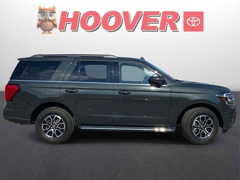 Used 2023 Ford Expedition XLT image 2