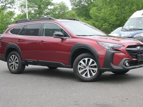 Used 2025 Subaru Outback Premium AWD/4WD image 2