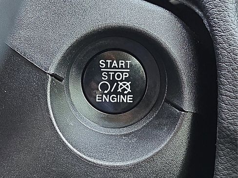 Used 2018 Jeep Compass Trailhawk image 20