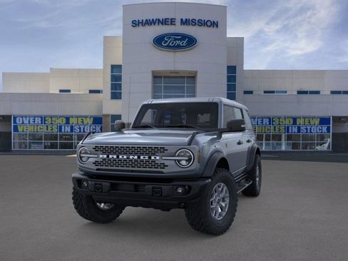 New 2025 Ford Bronco Badlands image 2
