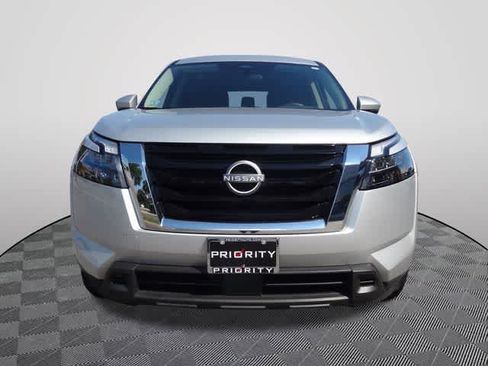 Used 2025 Nissan Pathfinder SV FWD image 4