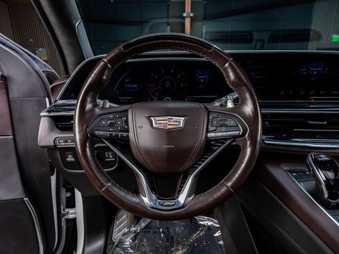 Used 2023 Cadillac Escalade ESV V AWD/4WD image 18