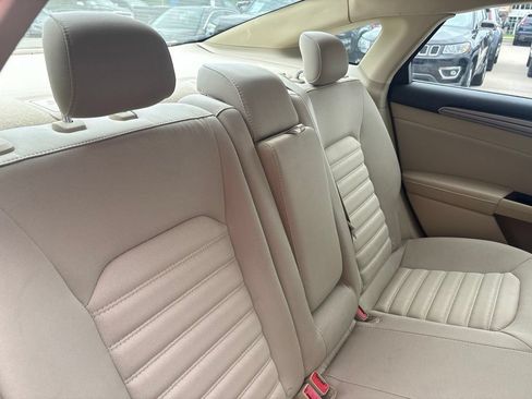 Used 2014 Ford Fusion SE FWD image 26